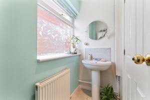 Guest WC- click for photo gallery